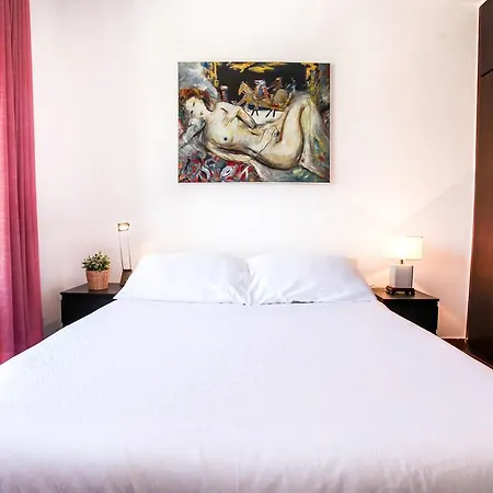 Lovelystay - Ericeira Beach House *